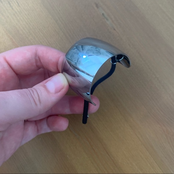 *Free with $25 purchase* Banana Republic Silver Hair Accessory - Picture 2 of 4